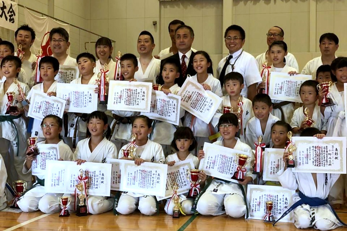 大会入賞者の笑顔の集合写真